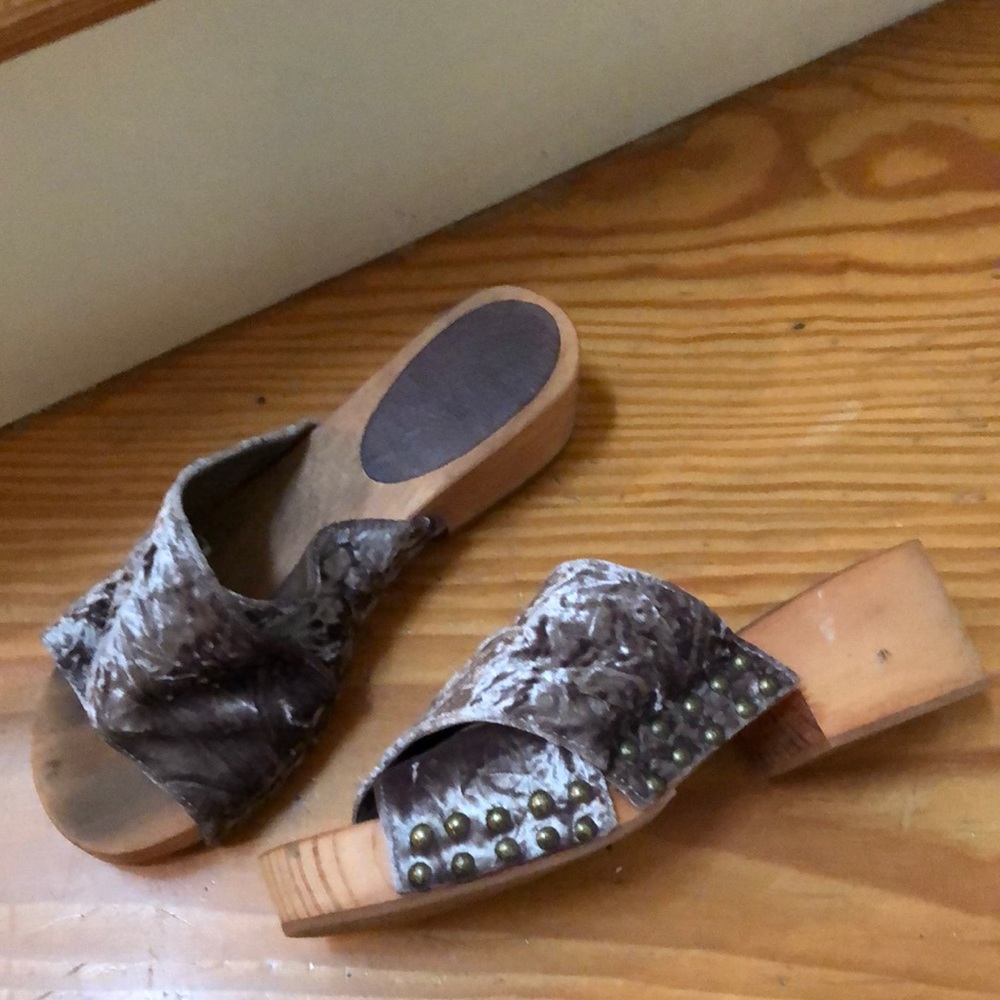 Slip on wooden wedges
